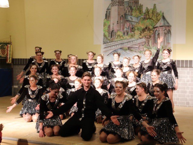 Showtanzgruppe Featuring
